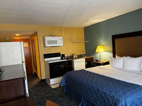 REGENCY INN & SUITES NEW LONDON MYSTIc Hotel in New London