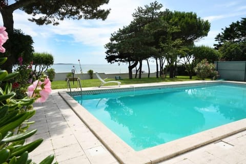 Villa avec piscine et magnifique vue mer Villa in Royan