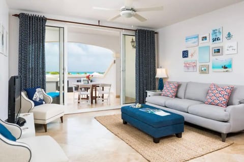 Living room, Dining area, Sea view