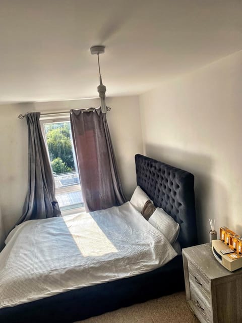 Luxury 1 Double Room in a Shared apartment few mins from Gatwick Airport and easy access to central London Apartment in London Borough of Croydon