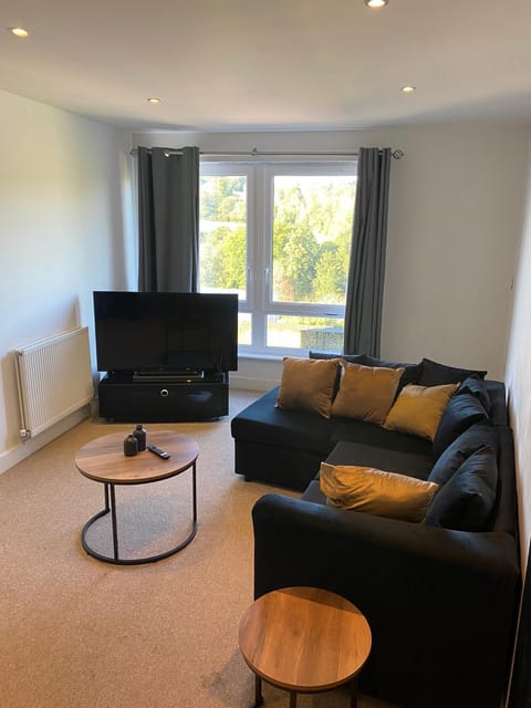 Luxury 1 Double Room in a Shared apartment few mins from Gatwick Airport and easy access to central London Apartment in London Borough of Croydon