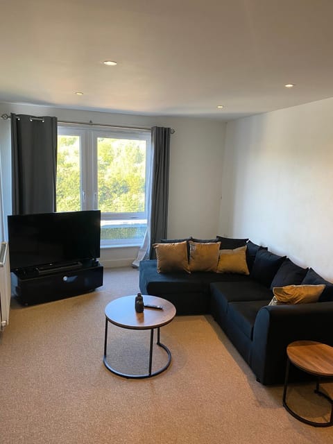 Luxury 1 Double Room in a Shared apartment few mins from Gatwick Airport and easy access to central London Apartment in London Borough of Croydon