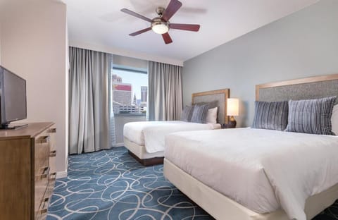 Beautiful Hotel in Desert Blue 2BD Deluxe near The Strip House in Paradise