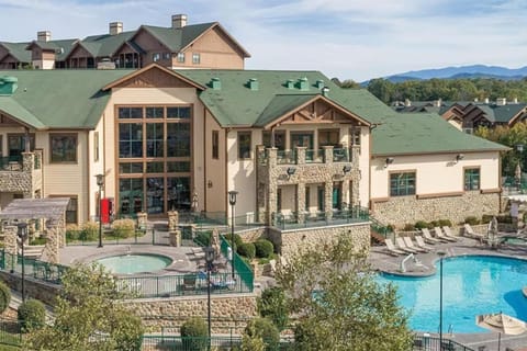 Beautiful Hotel in Smoky Mountains 2BD Gateway to the Smokies House in Sevierville