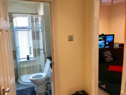 King TV-Bed En-suite MediaCity, MUFC, Salford Vacation rental in Salford