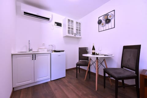 Airport Apartments TRI HRASTA Apartment in Podgorica Municipality, Montenegro