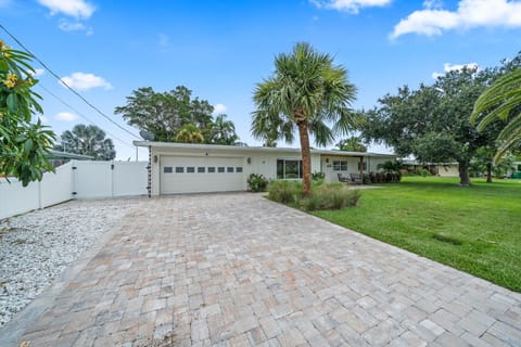 Cocoplum - A Quiet Riverfront Pool Home Near Beach House in Cocoa Beach