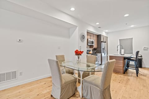 Fancy 4 Bedroom w HotTub House in Philadelphia