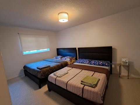 Mississauga Family Suite for 4- 10 minutes to Sheridan, Amazon Warehouse, Plaza, Go Vacation rental in Milton