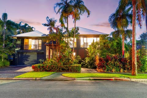 Property building, Garden, Street view, Quiet street view