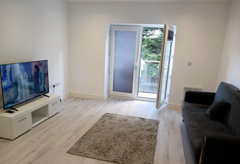 A beautifully furnished master bedroom in a shared apartment Alojamiento y desayuno in Aylesbury