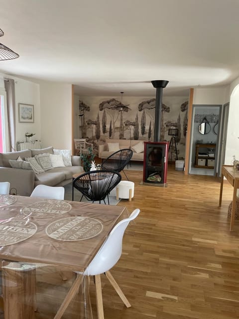 Living room, Dining area