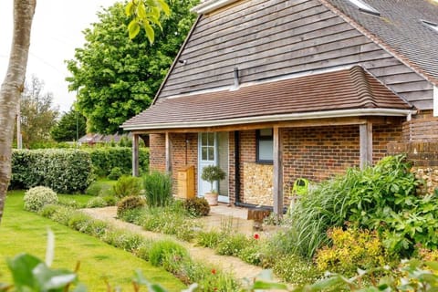 Pretty Coastal Home in Bosham Close to Water House in Bosham