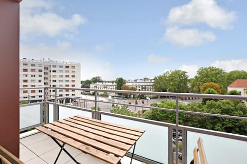 Property building, Balcony/Terrace, City view