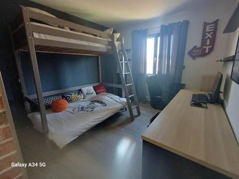 Photo of the whole room, Bedroom, bunk bed