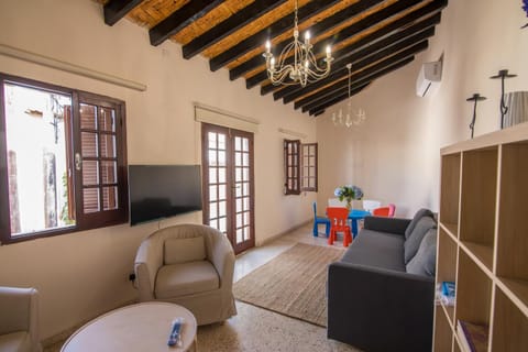 Zurbar Traditional Villa House in Larnaca District