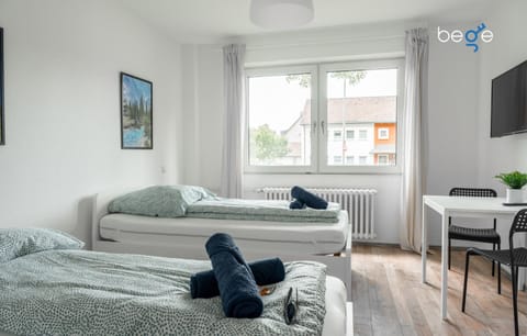 Bed, TV and multimedia, Photo of the whole room, Seating area, Bedroom, towels