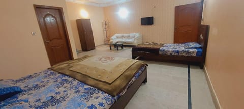 Guest House Near Expo Center karachi Bed and Breakfast in Karachi