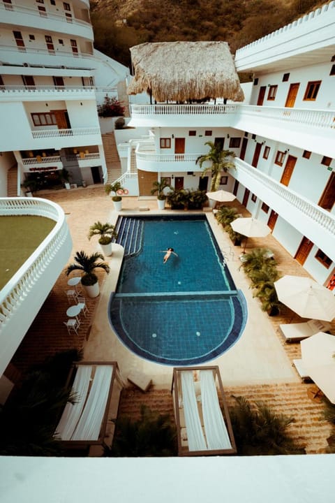 Swimming pool