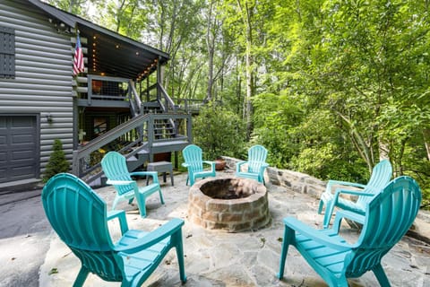 Luxe Smoky Mountains Cabin with Hot Tub and Views! House in Waynesville