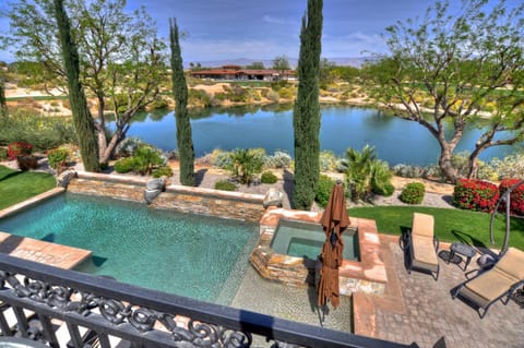 PGA107 Spectacular Lakefront Estate Pool and Spa House in La Quinta