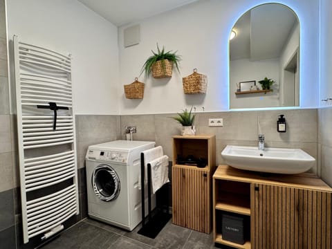 Bathroom, towels, washing machine