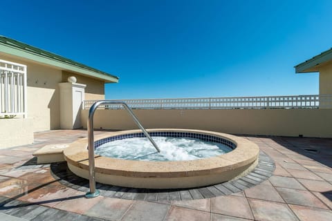 The Serenity by the Sea Suite - Casa Costa 316S, 1 Bedroom and 2 Murphy beds close to Beach, Shops & Restaurants, Dog Friendly House in Boynton Beach