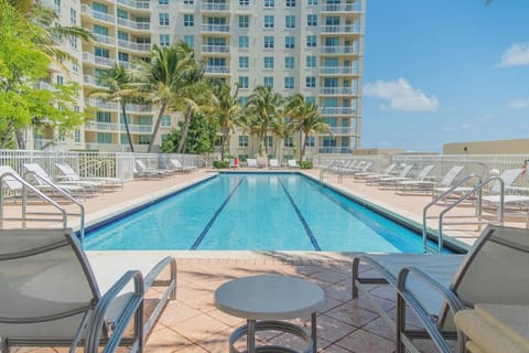 The Serenity by the Sea Suite - Casa Costa 316S, 1 Bedroom and 2 Murphy beds close to Beach, Shops & Restaurants, Dog Friendly House in Boynton Beach