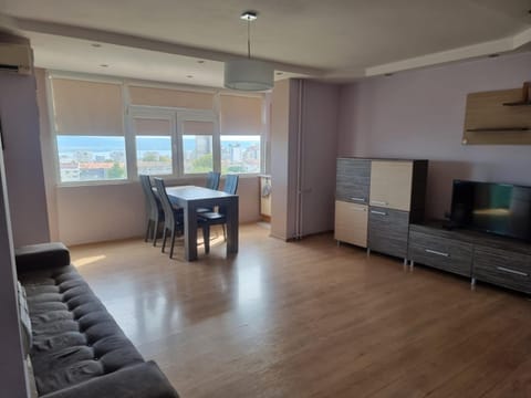 Living room, Seating area, Dining area, air conditioner