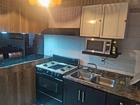 Kitchen or kitchenette, minibar, oven, stove, toaster