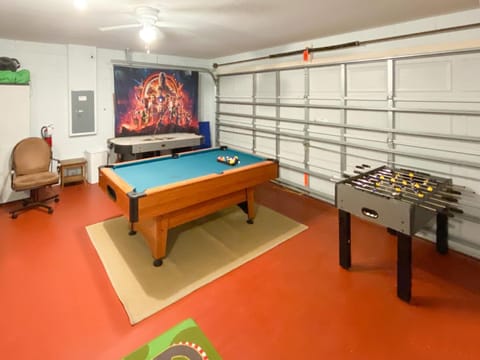 Billiard, Game Room