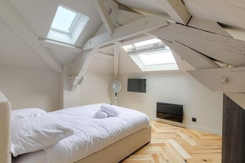 Bel appartement T3, bien équipé, Ecully Apartment in Lyon