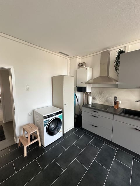 Kitchen or kitchenette, stove, washing machine