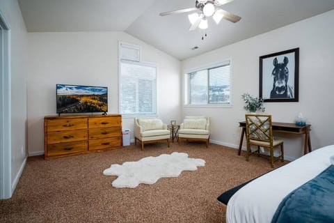 Snowbasin Lakehouse with Hot Tub and Resort Amenities Casa in Huntsville