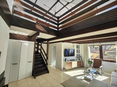 Spacious 5 bedroom home in central location House in Armidale