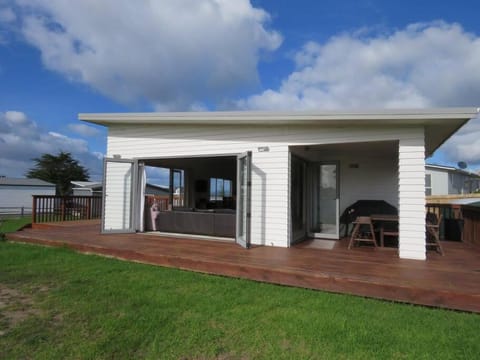 Cleggs Batch House in Northland