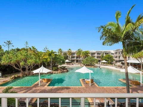 Pool view, Swimming pool, sunbed