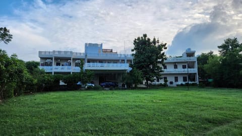 Maharaja farms Hotel in Gurugram