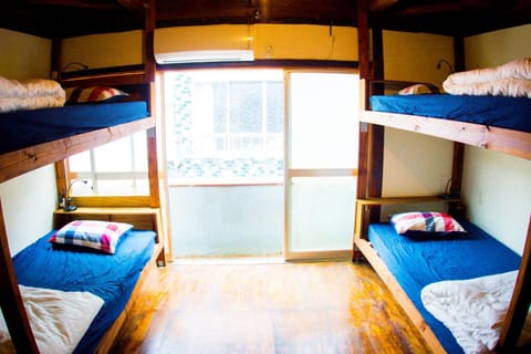 Guesthouse Yadocurly Bed and Breakfast in Hiroshima Prefecture