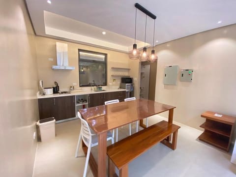 Kitchen or kitchenette, Seating area, Dining area