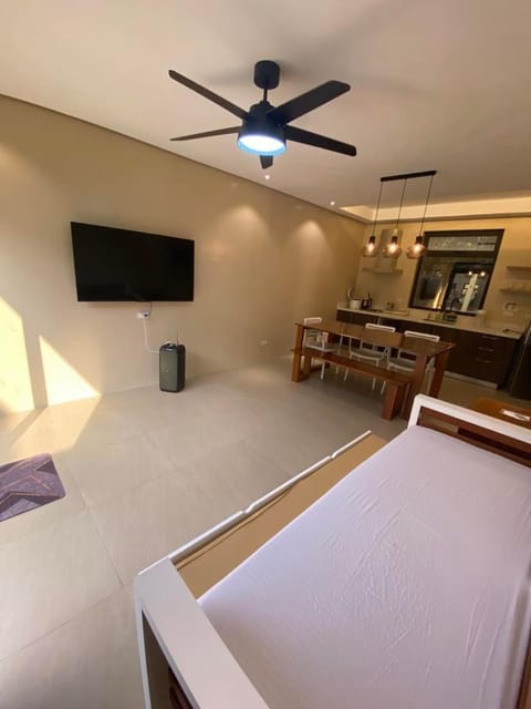 TV and multimedia, Living room, Photo of the whole room, Dining area