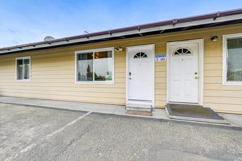 Snug Soldotna Sanctuary Walk to Parks! Apartamento in Soldotna