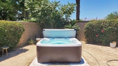 Private Desert Pool Hot Tub BBQ House in La Quinta