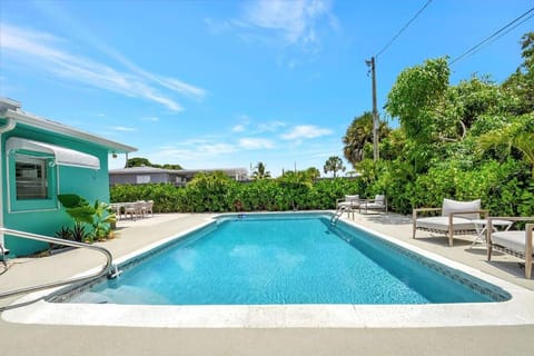 NEW Paradise Palm Bungalow 4 bed 2 bath with Heated Pool House in West Palm Beach