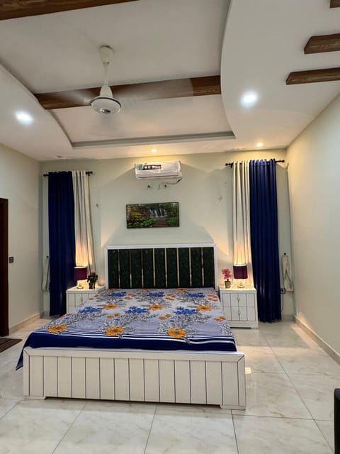 Executive Rooms DHA PHASE 7 Bed and Breakfast in Karachi