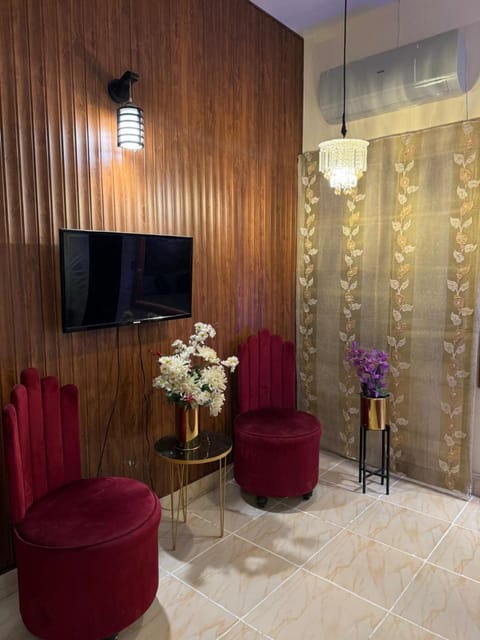 Executive Rooms DHA PHASE 7 Bed and Breakfast in Karachi