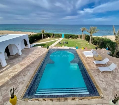 Sublime villa pieds dans l eau a Hergla Villa in Tunis