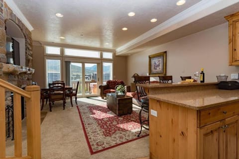 Snowbasin Haven with Hot Tub and Resort Amenities House in Huntsville