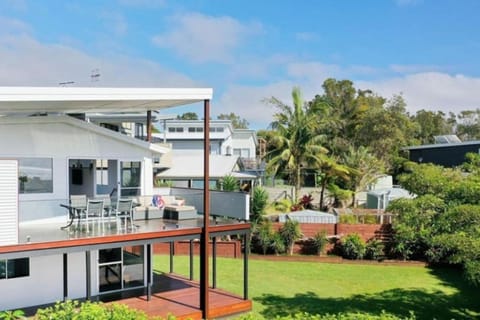 Property building, Balcony/Terrace, Garden view