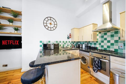 Relaxing Flat in London - Sleeps 6 - Garden Apartment in London Borough of Ealing